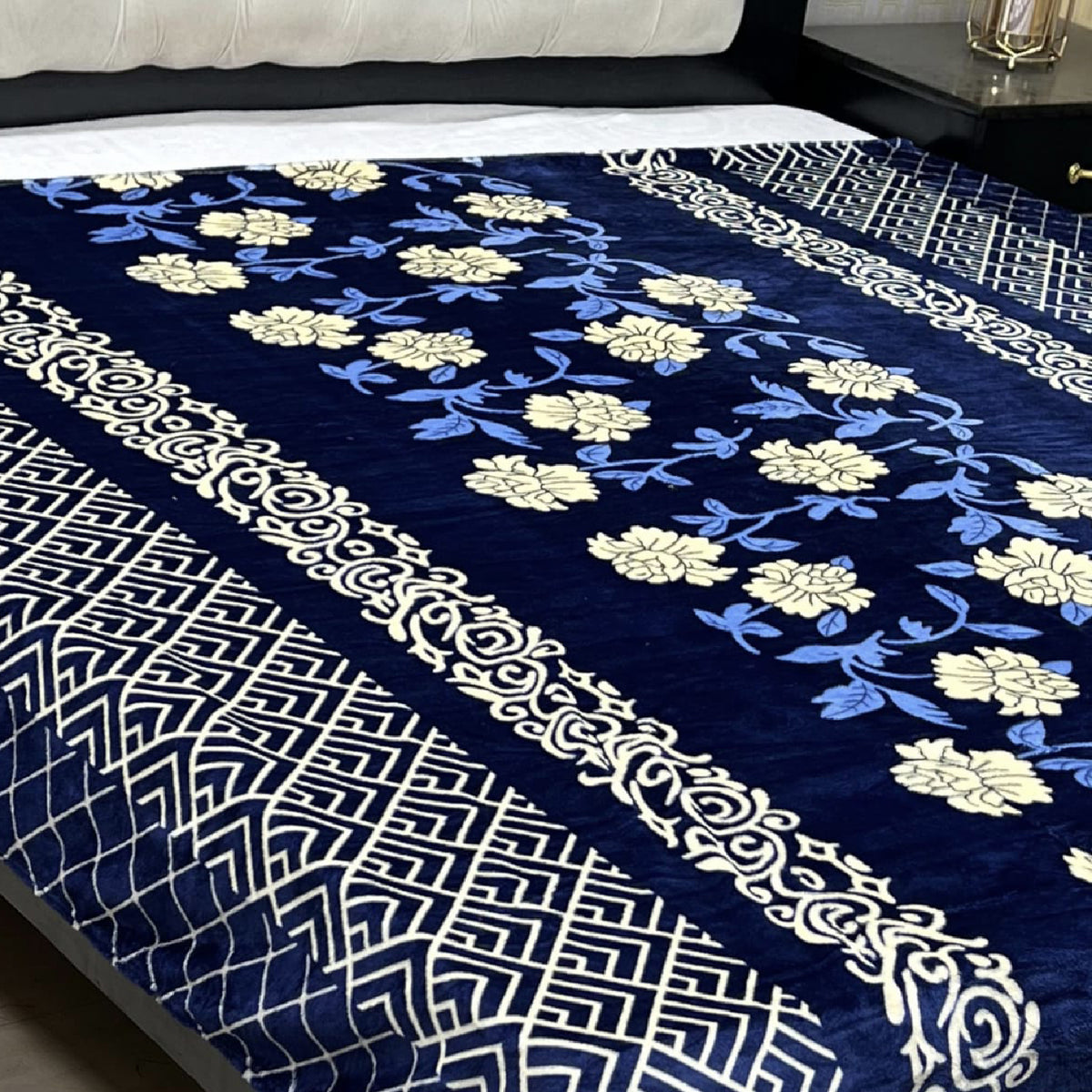 Stencils Floral AC Fleece Blanket